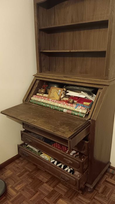 Escrivaninha com gavetas