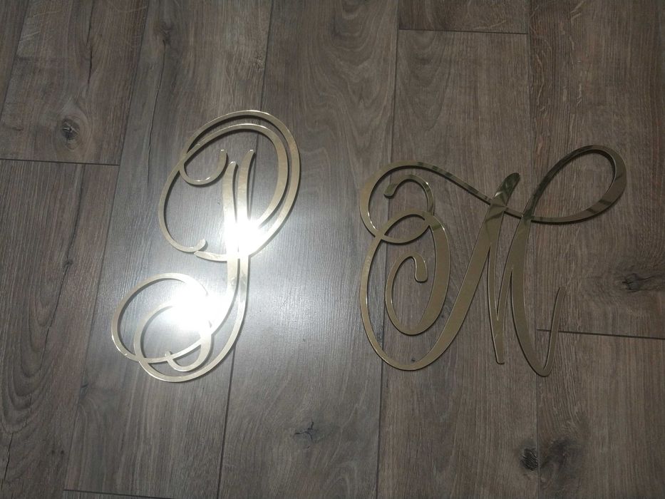 Dekoracyjne litery monogram P i M – złote, lustrzane, duże