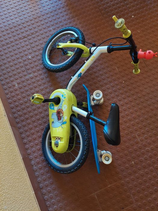 Bicicleta  e skate  de criança.
