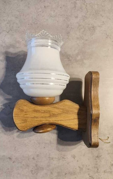 Kinkiet, lampa ścienna.