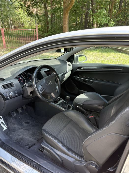 Opel Astra H GTC 1.4
