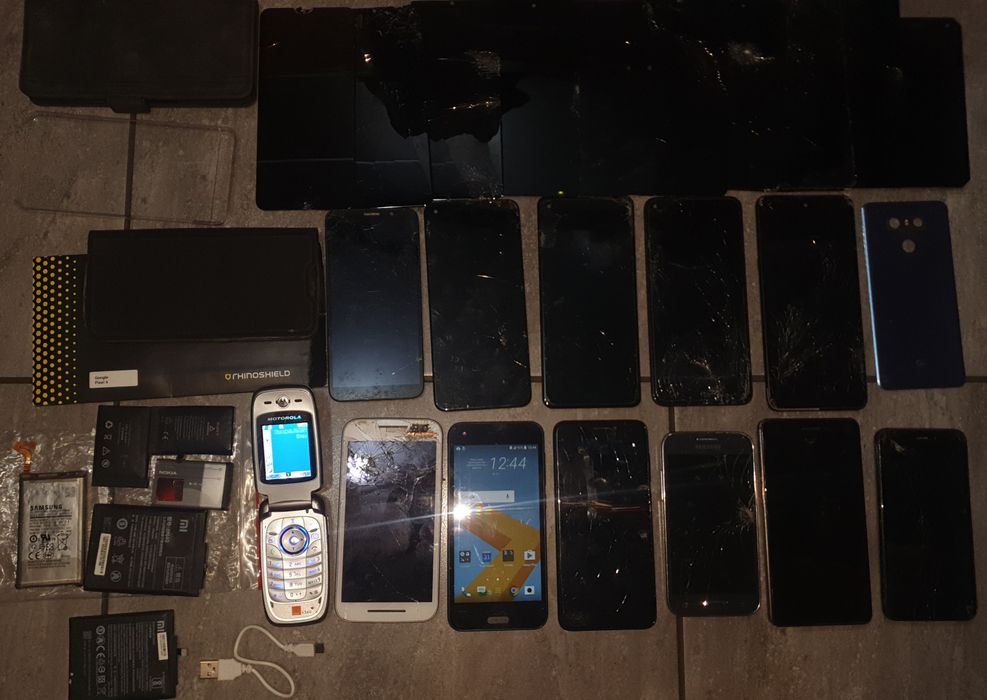 Zestaw 7 telefonów 15 ekranów 5 bateri 3 etui