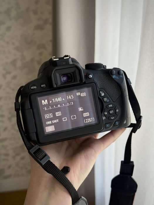 Canon 700d + 3 обʼєктиви