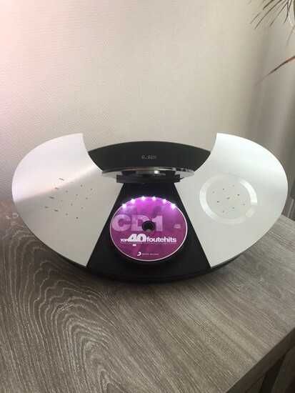 Sistema de som Beo Center 2 da  Bang & Olufsen e Colunas BeoLab 4000