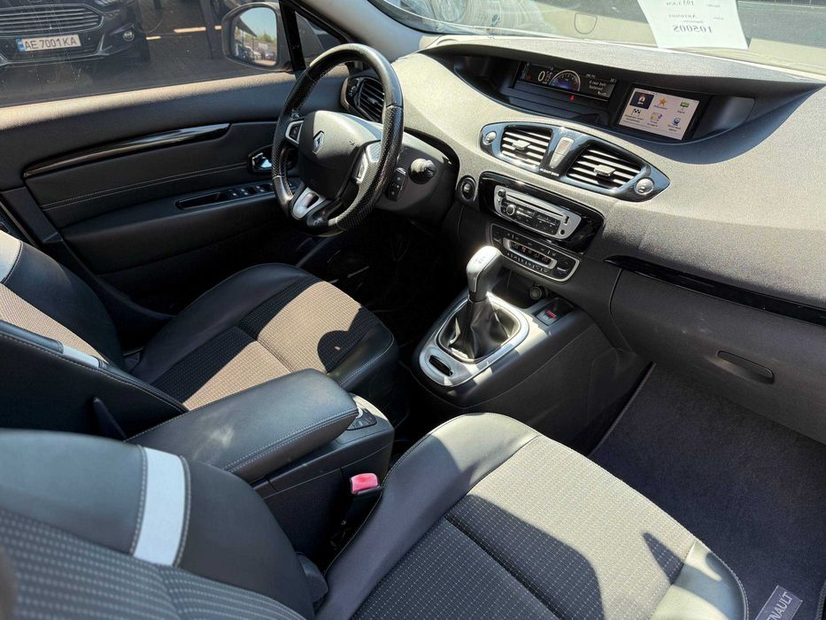 Renault Grand Scenic 2012