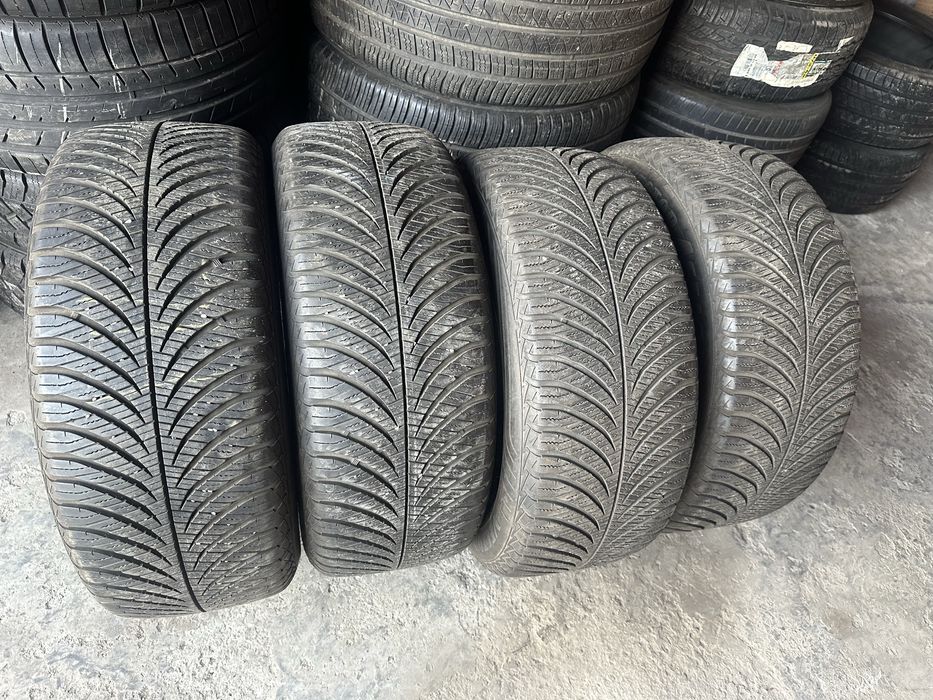 Шини 235/55 R17 GoodYear Vector 4Seasons