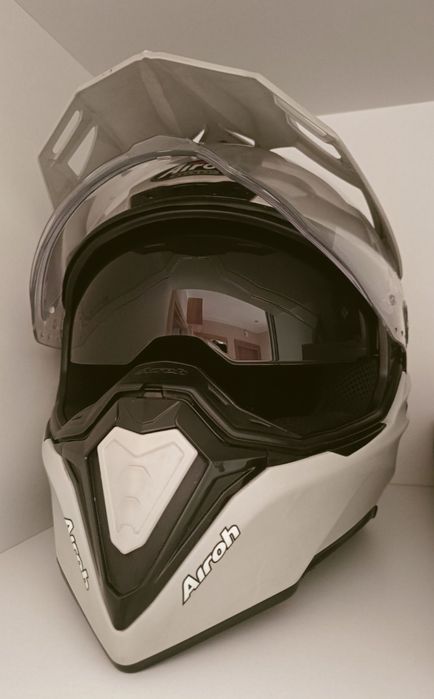 Kurtka, spodnie, kask i rękawice