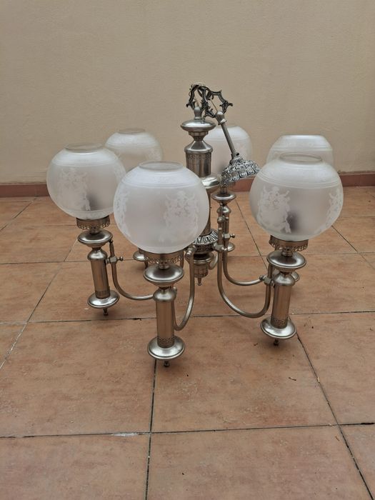 Candeeiro de Teto com globos de vidro