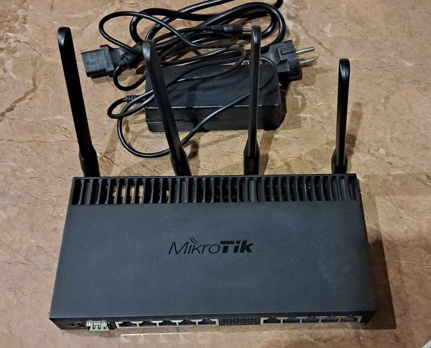 Продам Mikrotik RB4011GS+5HacQ2HnD-IN