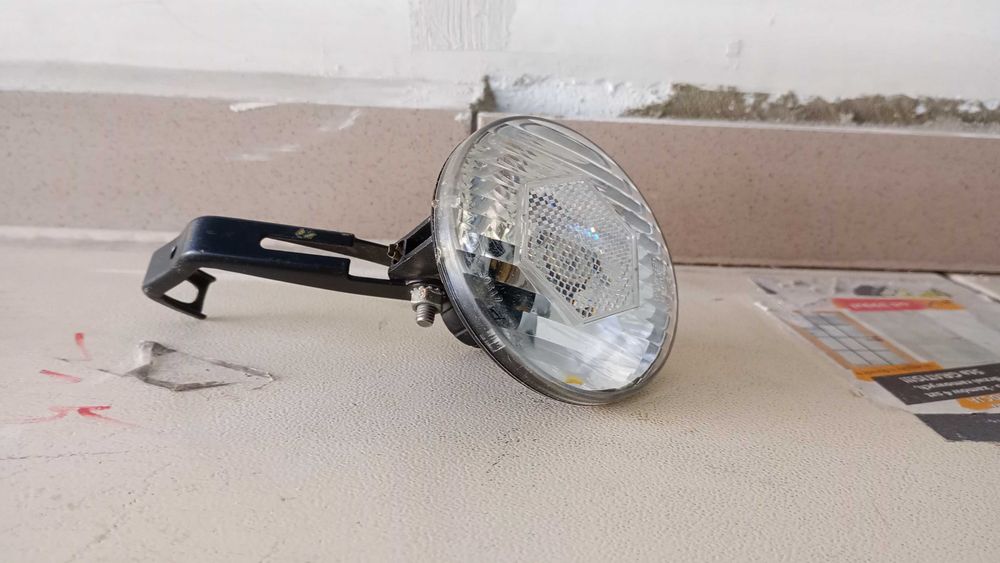 Lampa rowerowa przednia