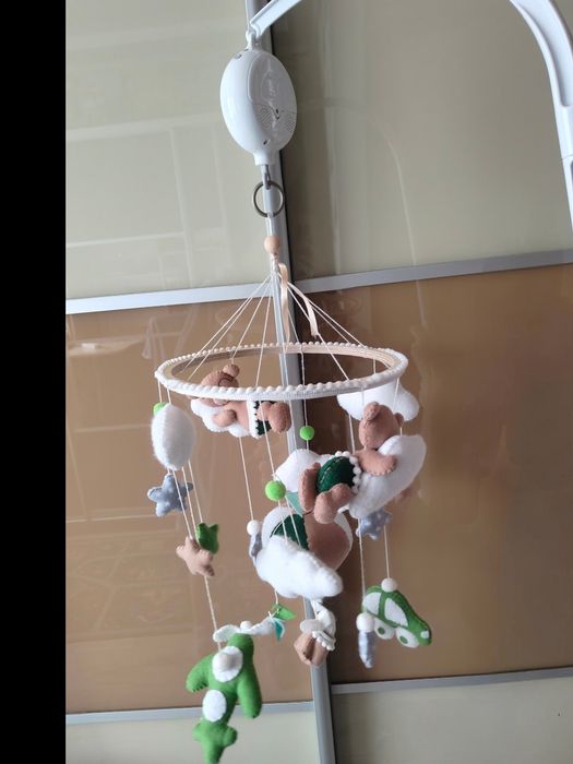 Дитячий мобіль у ліжечко з музичним блоком