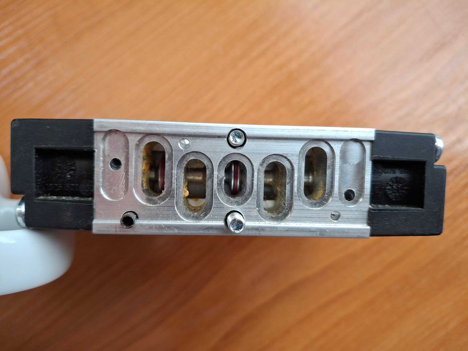 BOSCH podwójny zawór elektromagnetyczny
