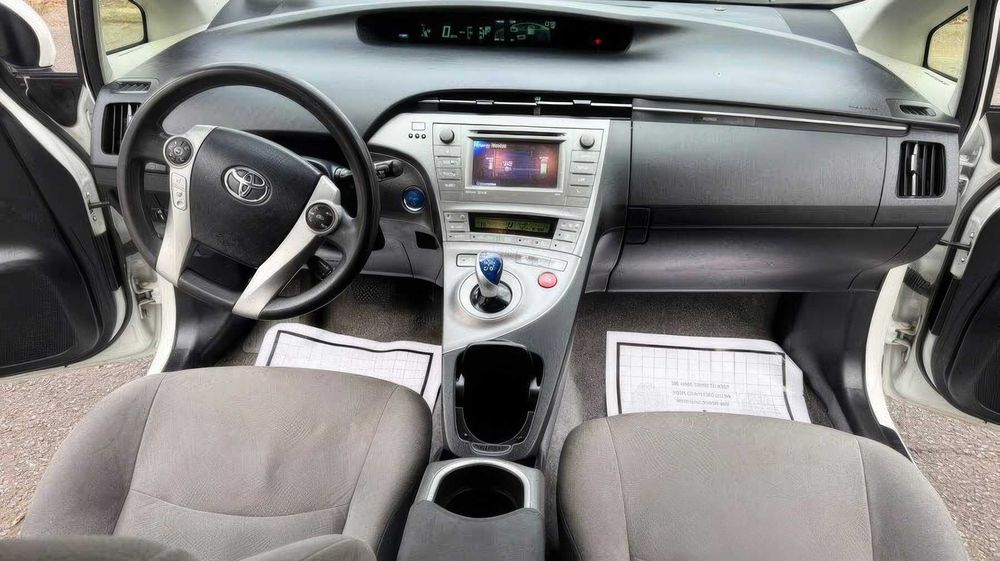 Toyota Prius Persona Series      2015