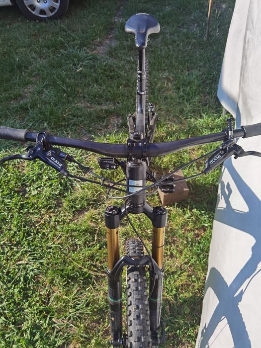 Santa Cruz Nomad C e Santa Cruz V10