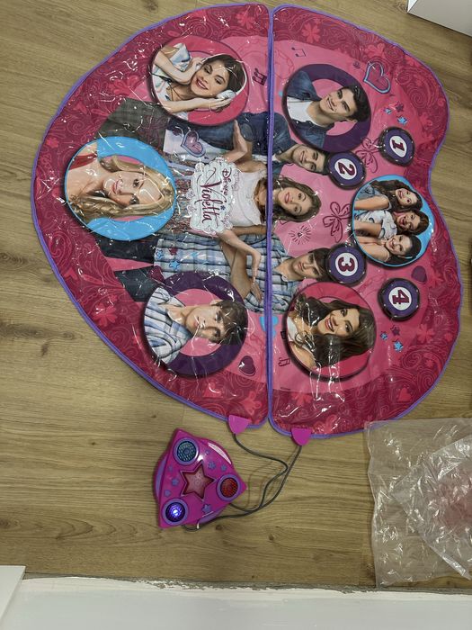 Jogo/ tapete som e dança da Violetta