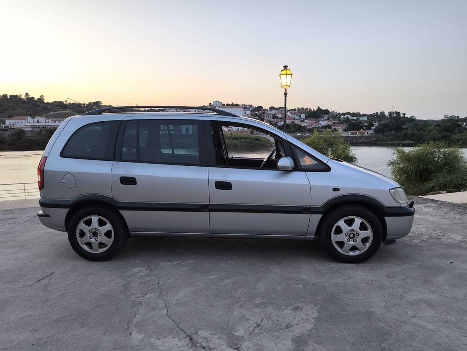 Opel Zafira 2.0 DTI 101cv - 7 Lugares
