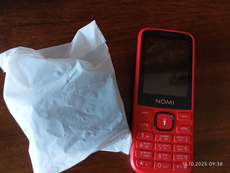 Кнопочний телефон з гарантия  присутня новий тока з магазина