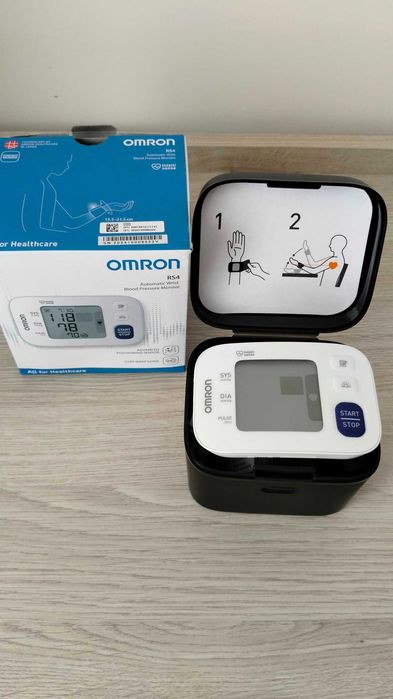 Ciśnieniomierz elektryczny Omron RS4 na nadgarstek