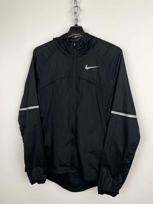 Легка жіноча спортивна вітровка , куртка nike shield