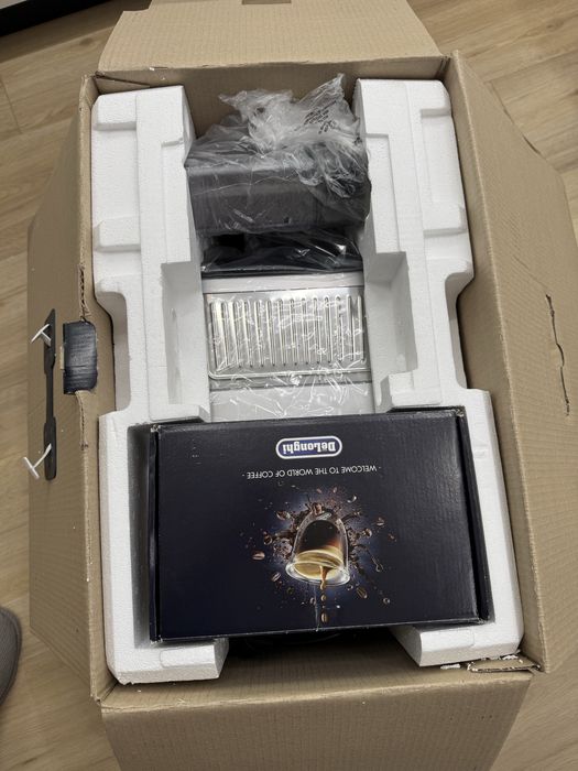 Продам кавову машину модель DeLonghi PrimaDonna Class ECAM 550.85 MS