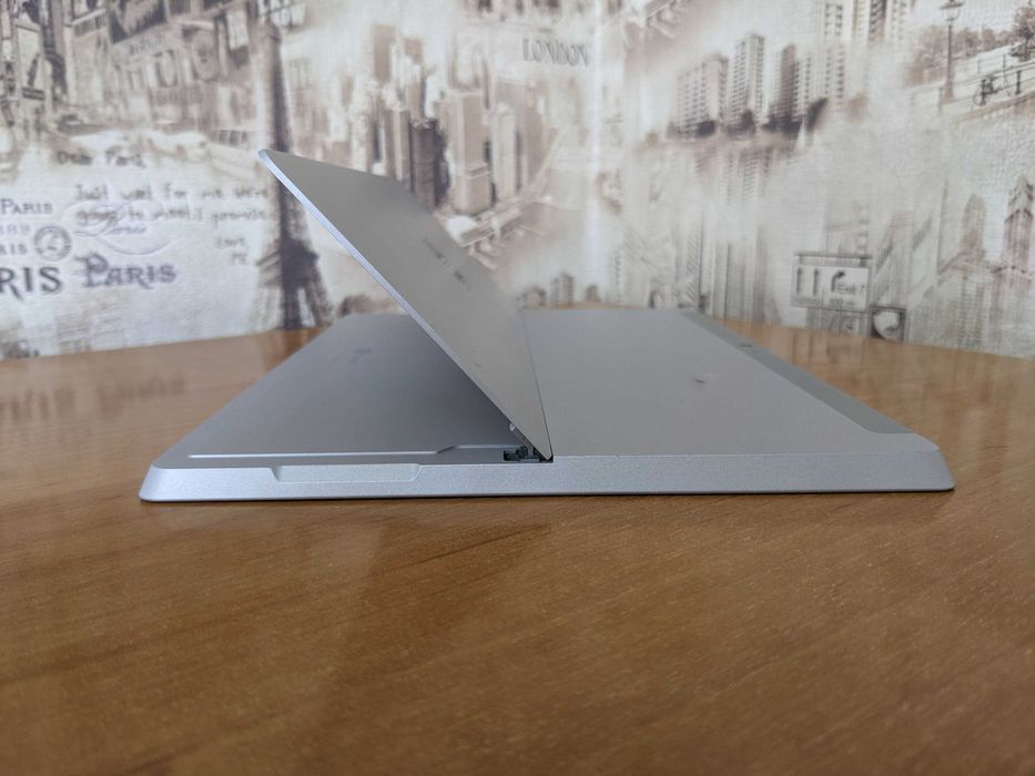 Планшет Microsoft Surface 3 1645 32GB с зарядным устройством