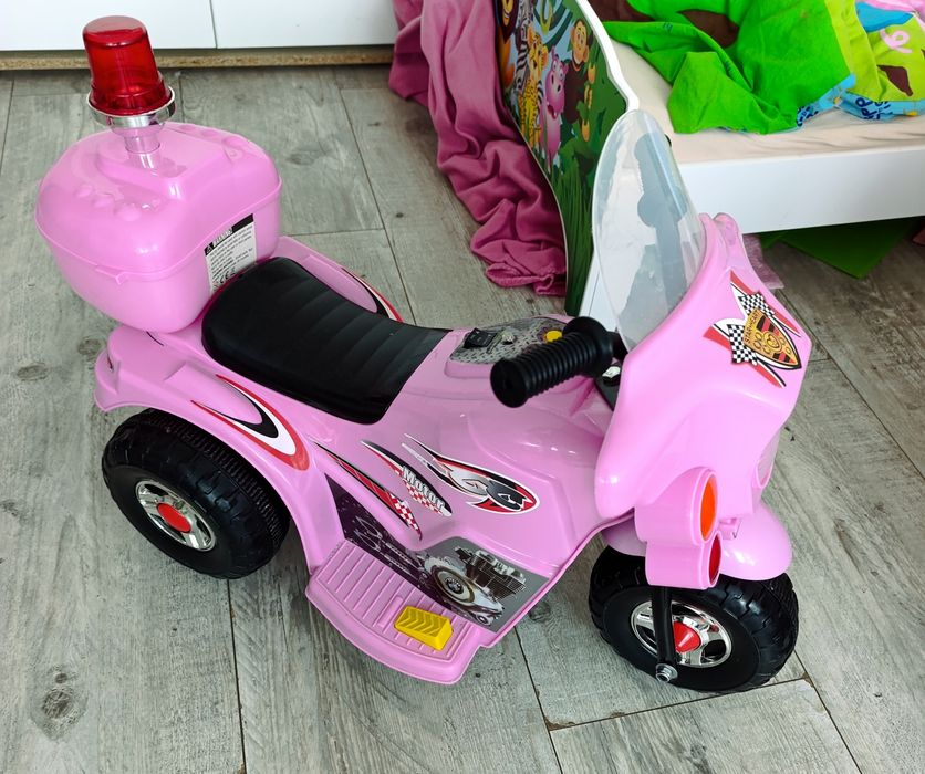 Motorek różowy  akumulator , dziewczynki jak nowy kuferek otwierany