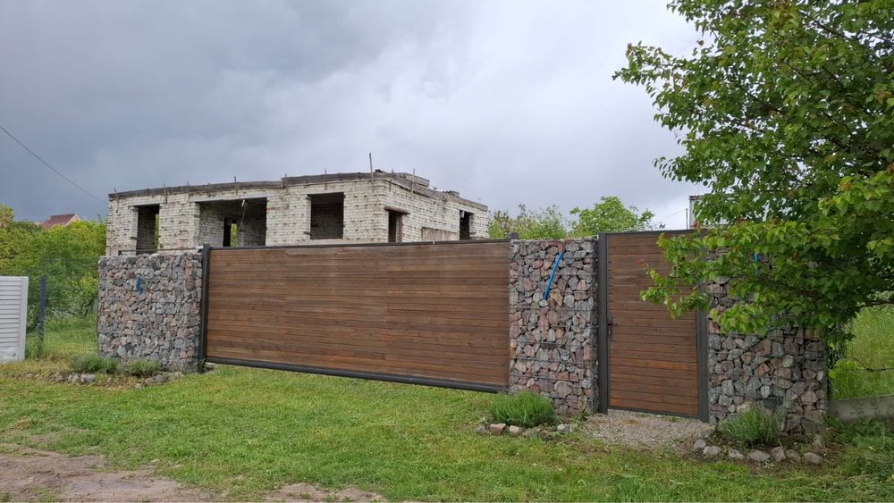 Продам ділянку з початим будівництвом і комунікаціями