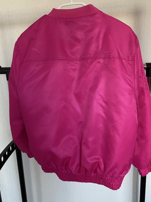 Бомбер яскравого кольору розмір- S, в  ідеальному стані, для красунь