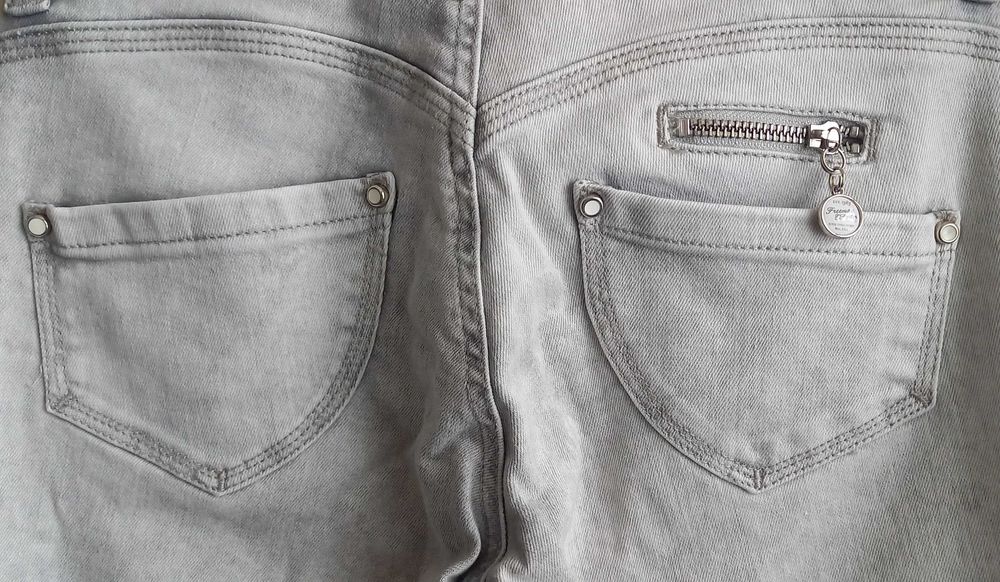 jeansy dżinsy spodnie 26 XS metka