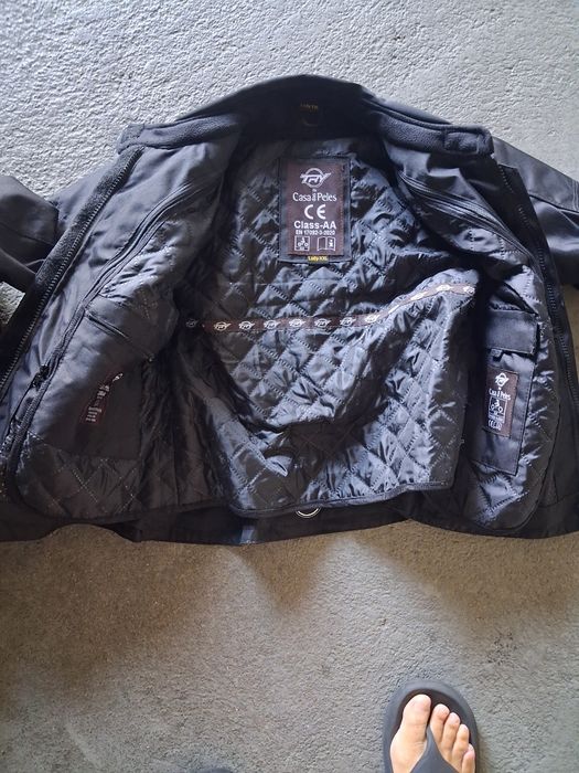 Vende casacas +capacetes mota
