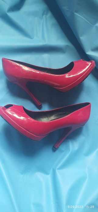 Szpilki damskie czerwone lakierki