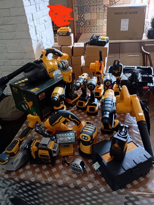Акамулчторна болгарка  DeWalt батареї
