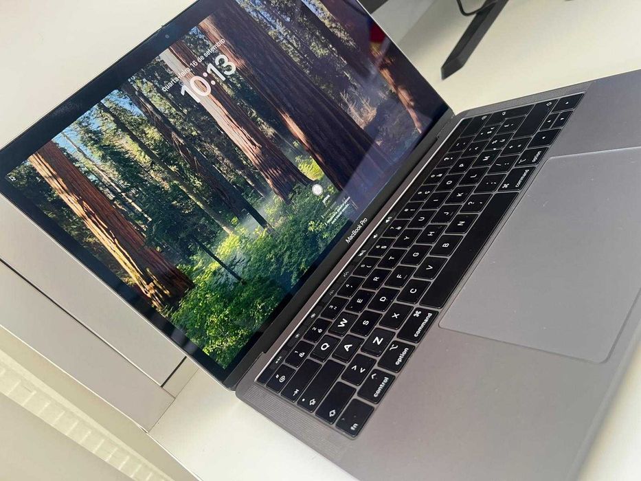 MacBook Pro 13" 2018 Touch Bar (i5 / 8GB / 256GB) - Excelente Estado