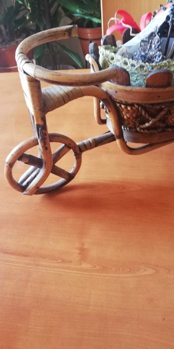 Triciclo decorativo em vime