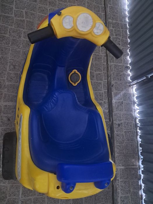 Mota criança sem bateria.