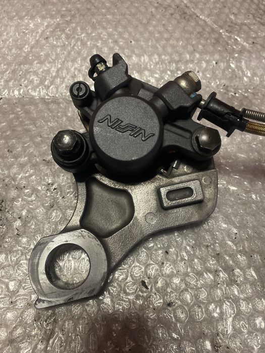 Yamaha YZF R1 RN19 zacisk hamulcowy tył pompa dźwignia C693