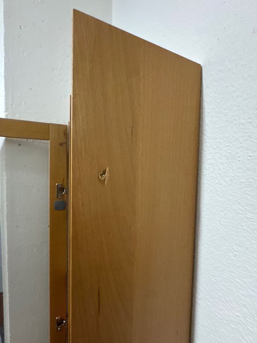 Móvel/estante vitrine para CDs/DVDs com portas de vidro