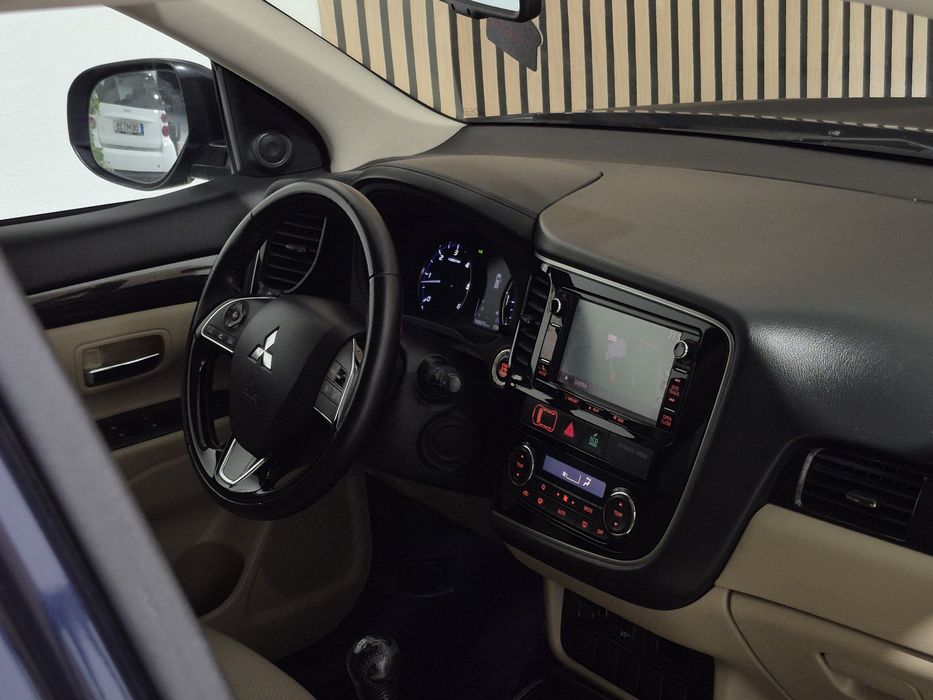 Mitsubishi Outlander 2.2DI-D 7 LUGARES - 109.000KM | GARANTIA | NAC