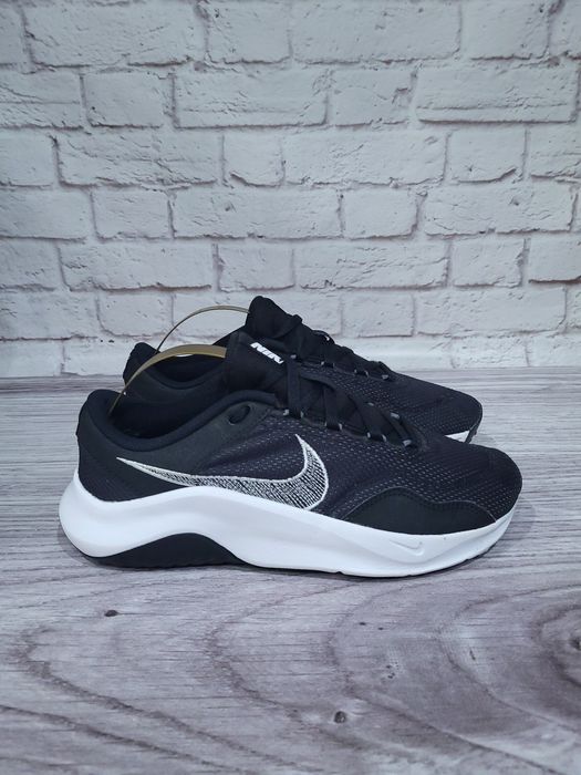 Кросівки Nike Legend Essential 3