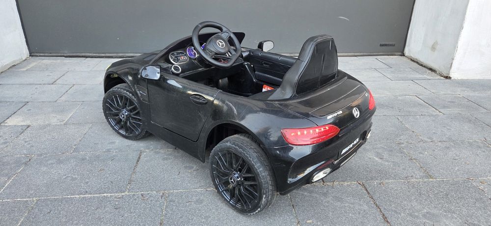 Samochód na akumulator Mercedes AMG