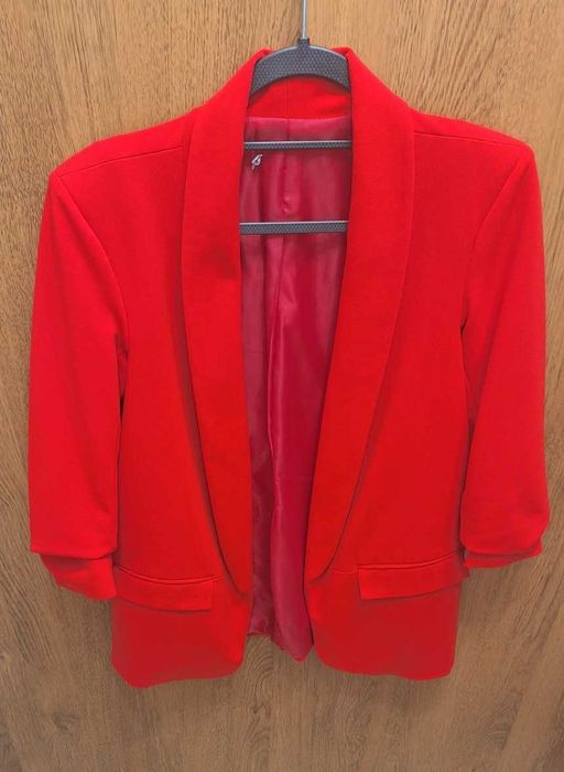 Czerwona marynarka damska dł. 71 cm – idealna do pracy i na co dzień