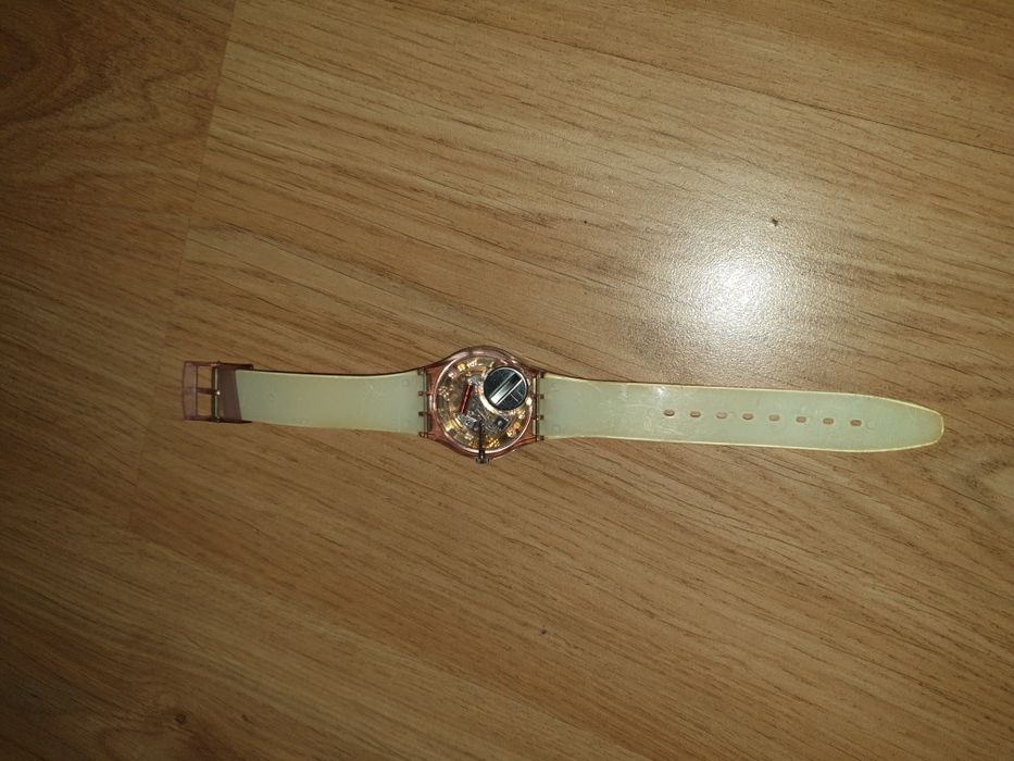 Vários relógios swatch