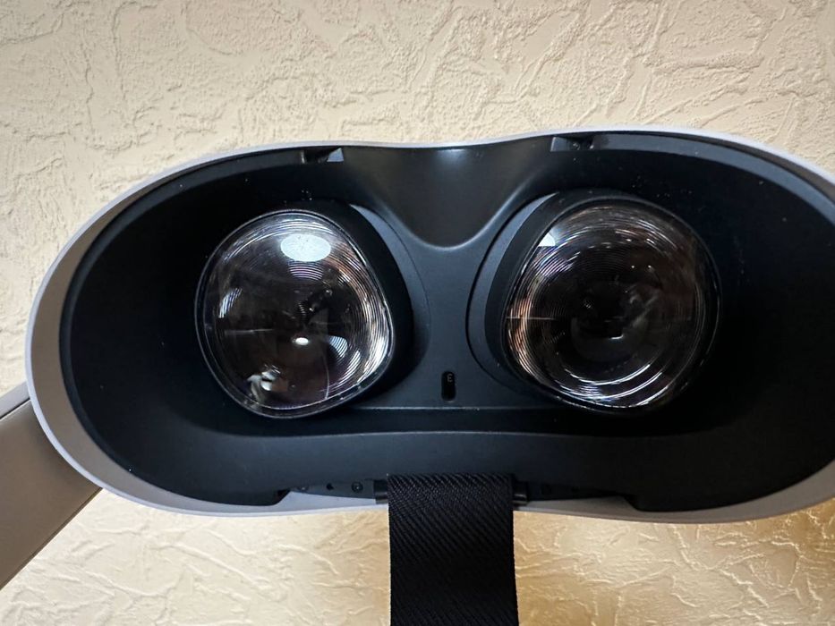 VR Set OCULUS Quest 2 128GB + Крепление с аккумулятором Elite Strap w/battery + Оригинальный чехол