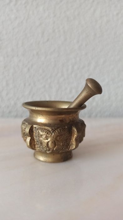 Almofariz miniatura em bronze
