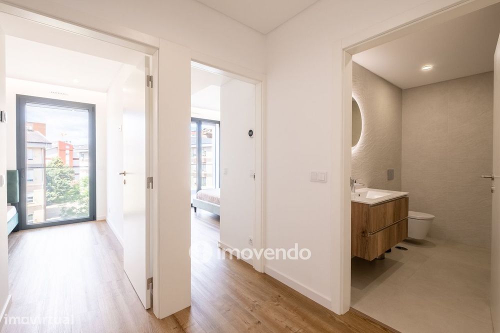 Apartamento T1+1, semi-novo, em Coimbra