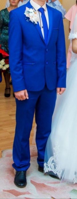 Чоловічий весільний костюм