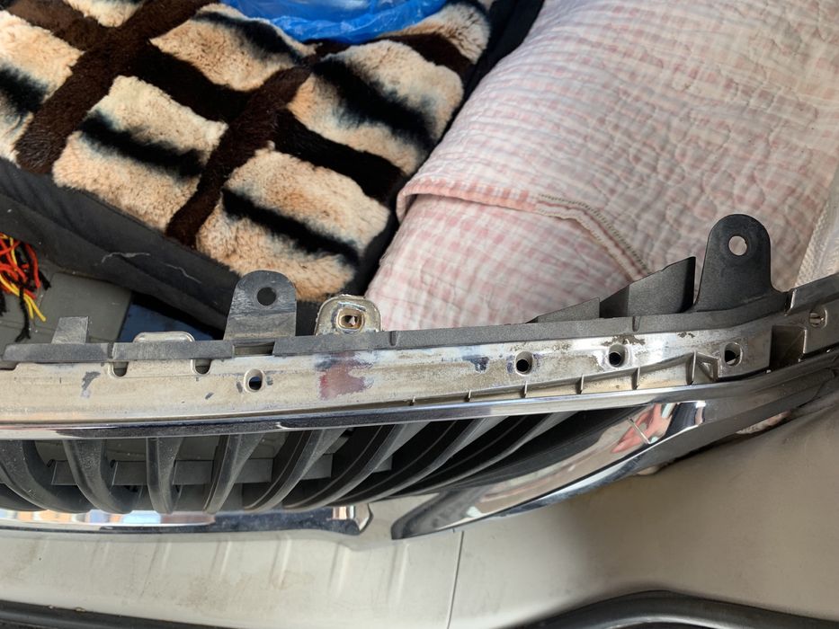 Оригінальна решітка на Lexus rx 350 IIІ-покоління