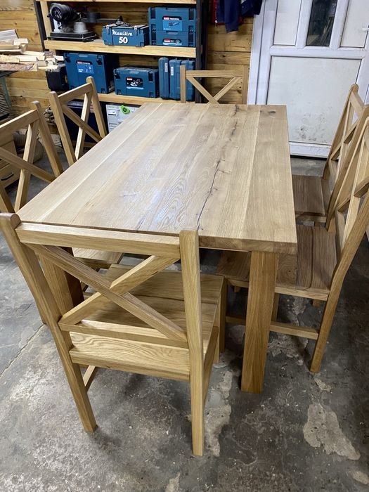 Stół i sześć krzeseł dębowych komplet