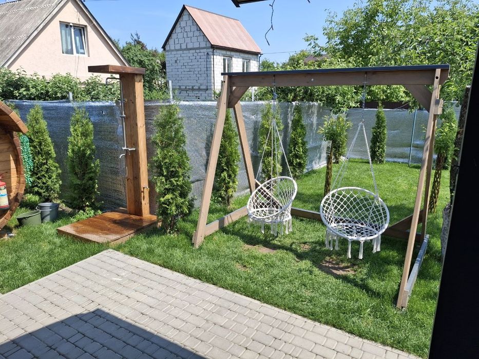 Затишний будинок з банею, терасою та бесідкою з каміном