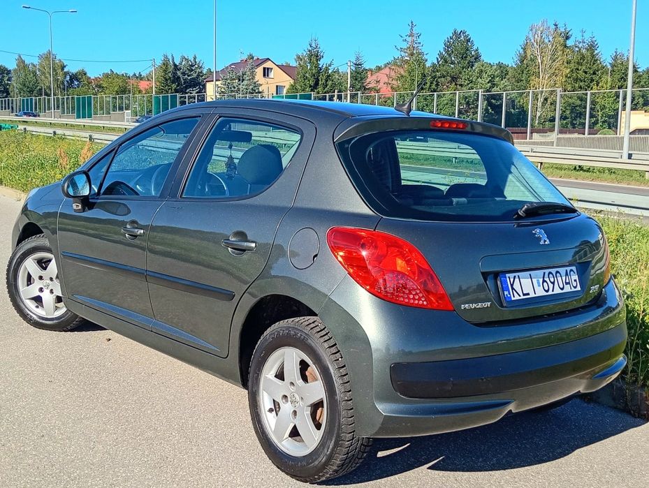 Peugeot 207_1.4 8V 73KM_2009_142 tyś Przebieg_Sprawna Klima
